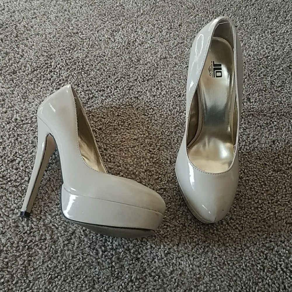 Women's shoes